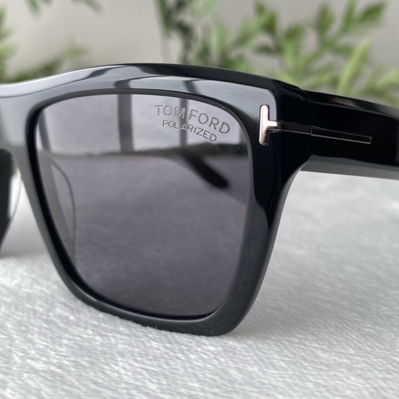 Tom Ford Alberto Polarized Square Sunglasses (TF1077N, Black/Gray) - Picture 10 of 16